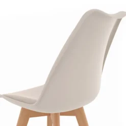 8 chaises scandinaves mix color