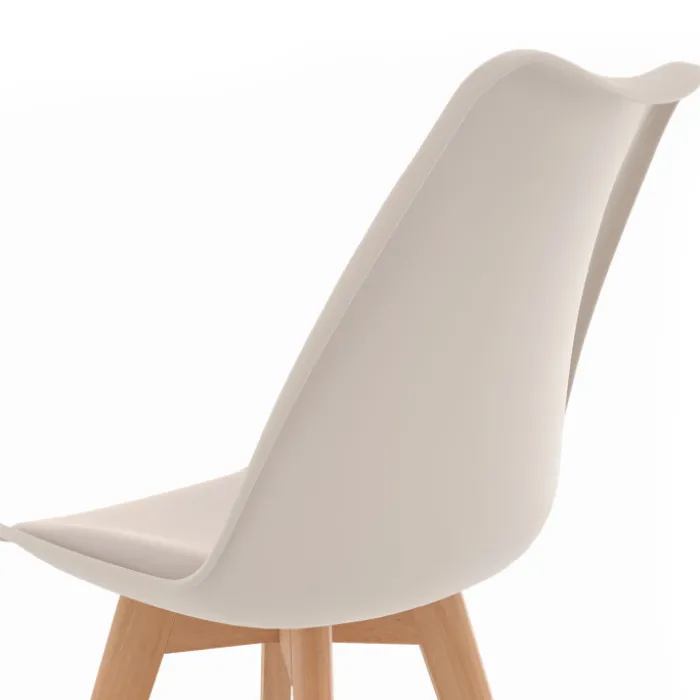 8 chaises scandinaves mix color