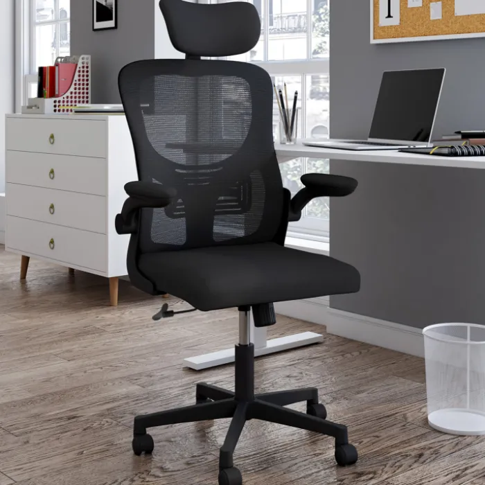 Chaise de bureau ergonomique noire avec roulettes