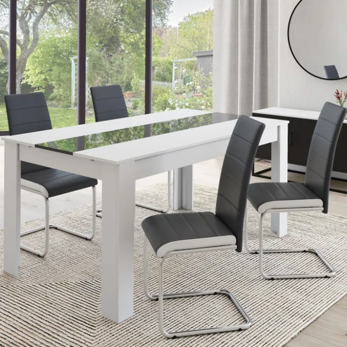 Chaises grises et blanches design pour salle à manger