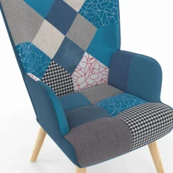 Fauteuil scandinave velours bleu et patchwork avec repose pied