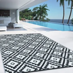 Grand tapis noir pour terrasse et extérieur