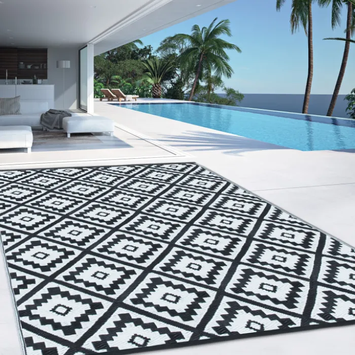 Grand tapis noir pour terrasse et extérieur