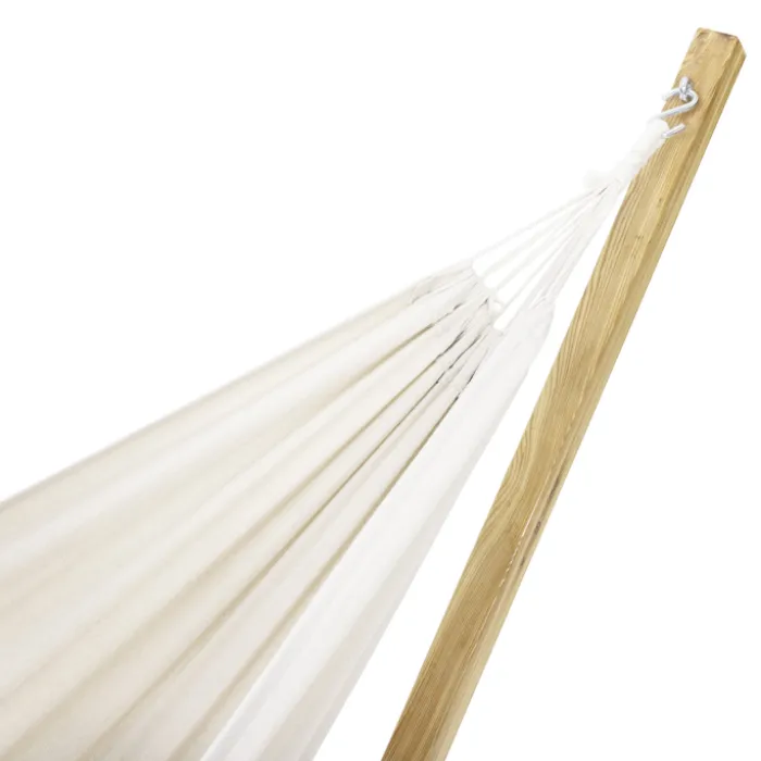 Hamac coloris écru en toile avec support bois