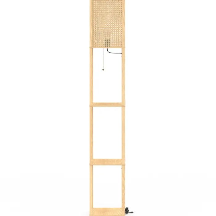 Lampadaire naturel en bois clair avec étagères et abat-jour carré effet cannage