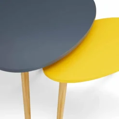 Lot de 2 tables gigognes scandinaves laquées gris et jaune