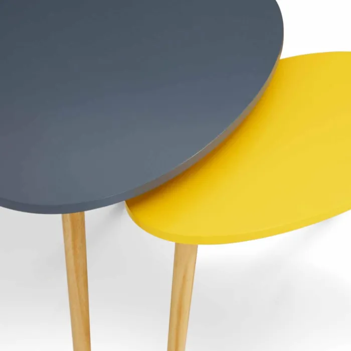 Lot de 2 tables gigognes scandinaves laquées gris et jaune