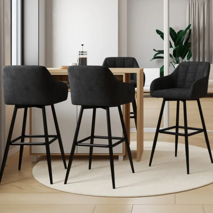 Lot de 4 tabourets de bar en velours noir avec accoudoirs