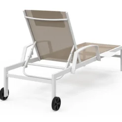Lot de 2 transats de jardin inclinables avec tablettes en acier blanc et toile beige