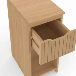 Tables de nuit étroites effet lattes et bois