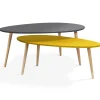 Tables de salon gigognes laquées jaune et grise