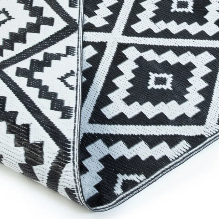 Tapis extérieur terrasse motifs géométriques noir et blanc 160 x 260 cm