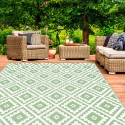 Tapis extérieur vert sauge et blanc motifs géométriques 180 x 280 cm