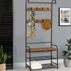 Vestiaire d’entrée style industriel avec banquette